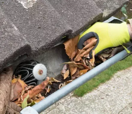 instalación de rejillas cubre canalón en Móstoles